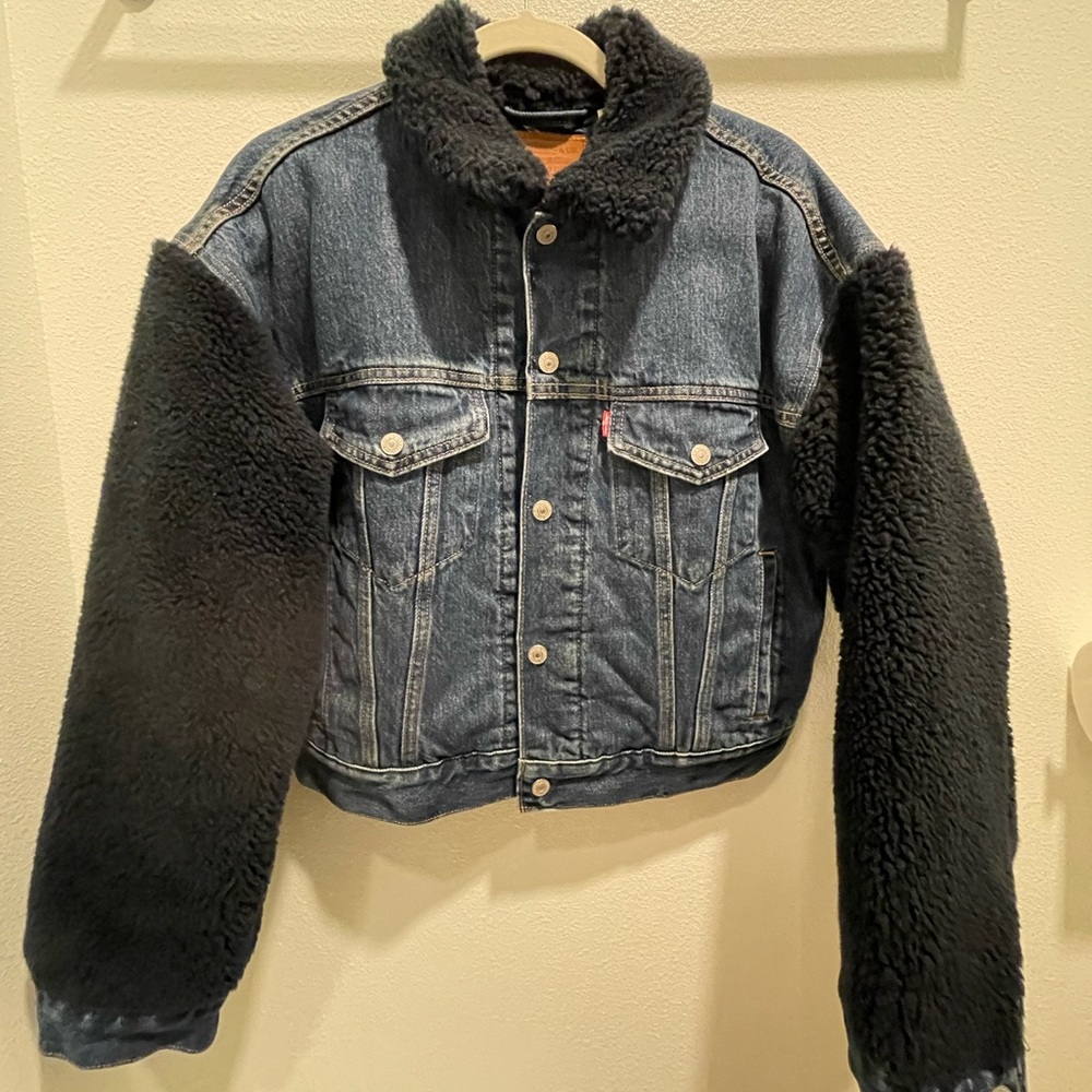 Levi’s Cropped Jacket